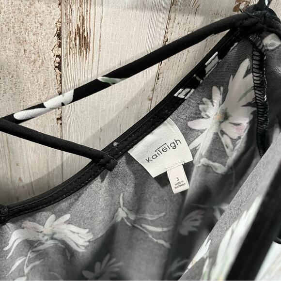 Kaileigh Valette Back Black Floral Cold Shoulder Top - Picture 6 of 6